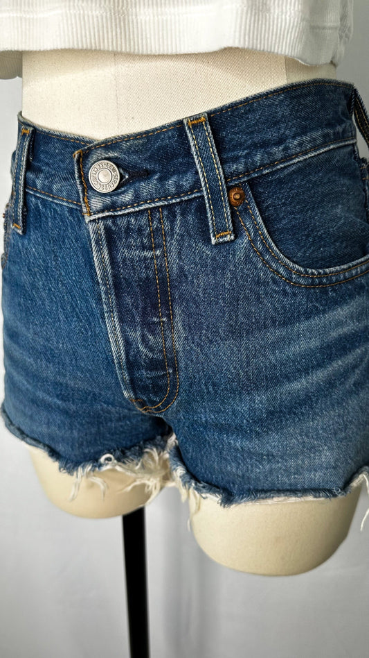 Up-close front shot of Levis 501 High Rise Women’s Shorts in Dark Wash size 25