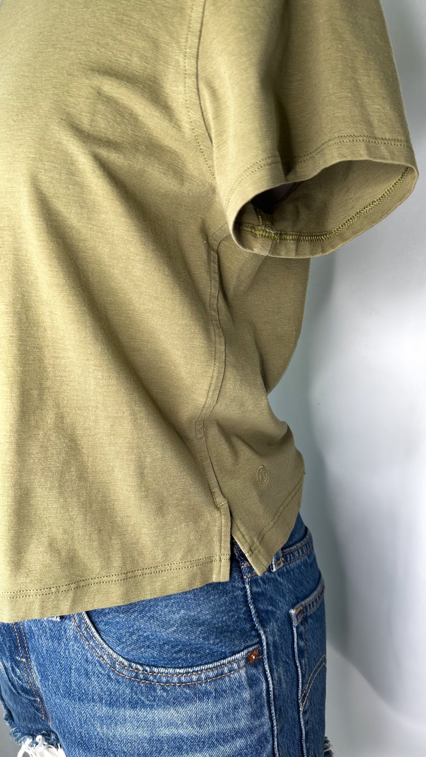 Up-close front view of side of Lululemon Classic Fit Cotton Blend T-Shirt size 4 featuring a split hem
