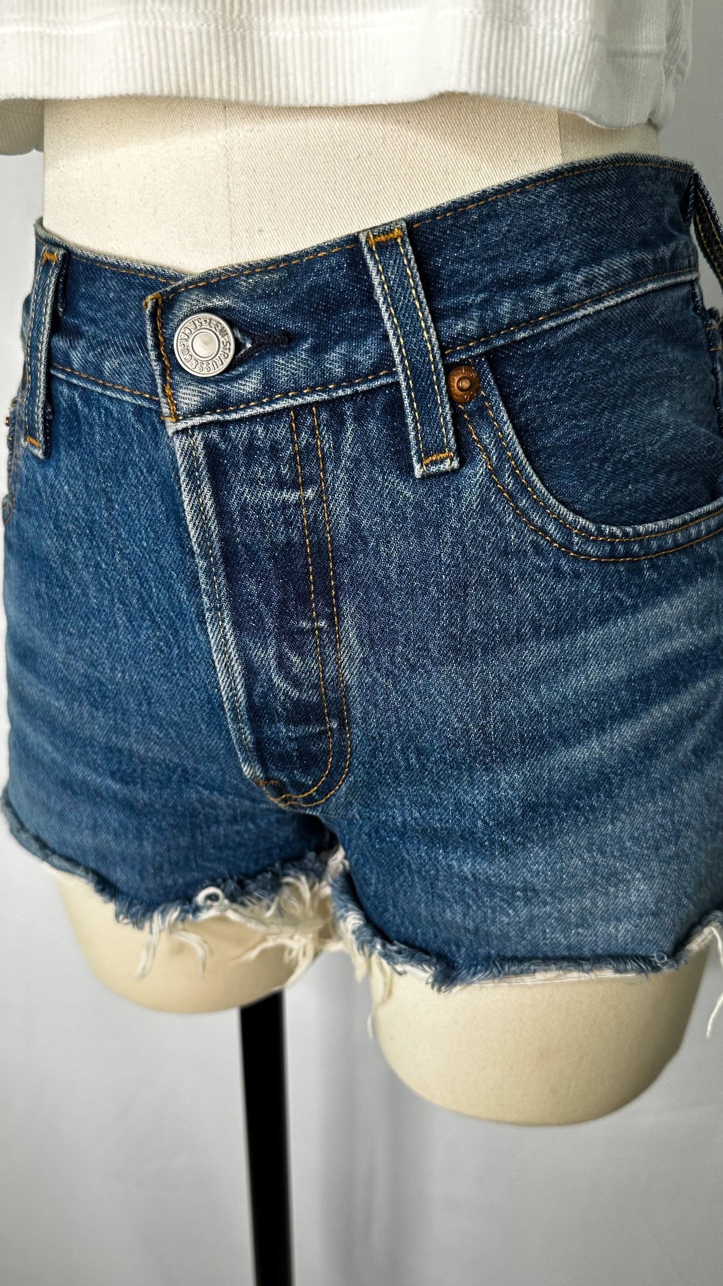 Up-close front shot of Levis 501 High Rise Women’s Shorts in Dark Wash size 25