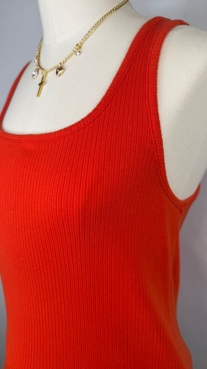Up-close, side view of Madewell Ribbed Square-Neck Tank Top in Flame featuring the arm cutout, ribbed detailing and a square neckline.